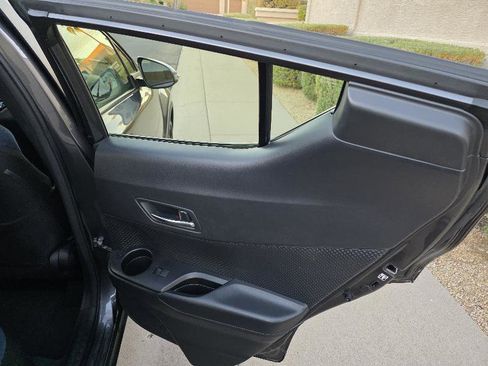 Used 2021 Toyota C-HR XLE image 15