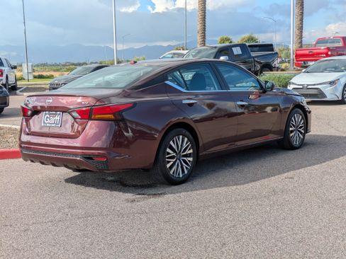 Used 2024 Nissan Altima 2.5 SV image 3