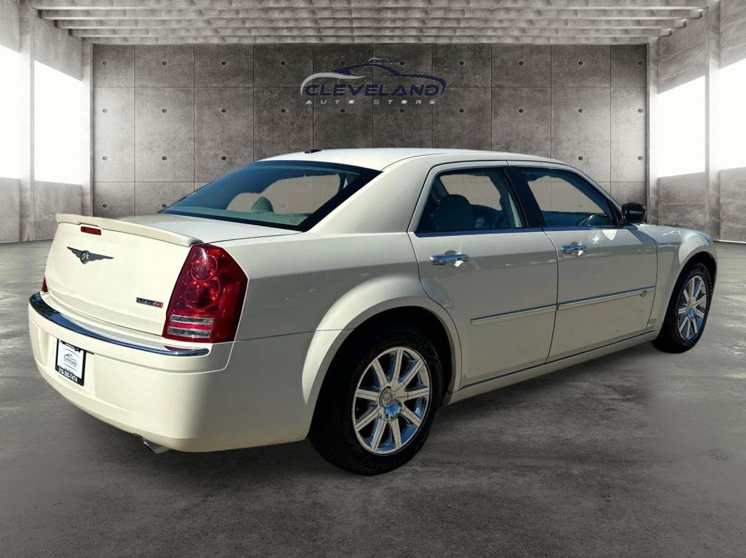 Used 2009 Chrysler 300 C RWD image 3