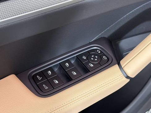 Used 2026 Porsche Cayenne AWD/4WD image 25