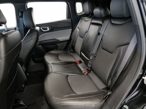 Certified 2025 Jeep Compass Latitude image 9