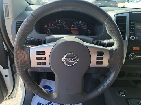Used 2020 Nissan Frontier SV image 16