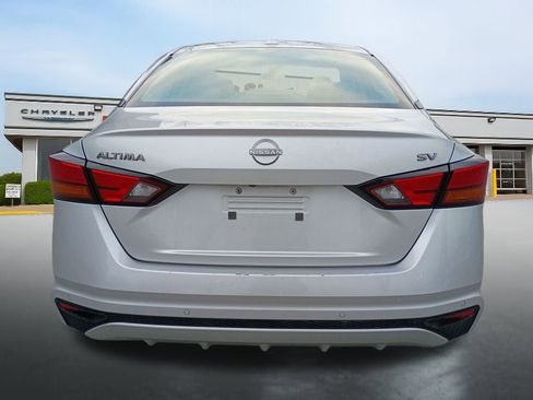 Used 2024 Nissan Altima 2.5 SV image 4