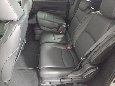 New 2026 Honda Odyssey Touring image 13