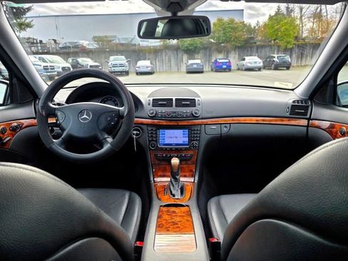 Used 2005 Mercedes-Benz E 320 4MATIC Sedan image 10