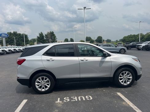 Used 2020 Chevrolet Equinox LS w/ LS Convenience Package image 6