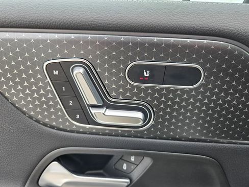 Used 2024 Mercedes-Benz EQB 300 4MATIC image 17