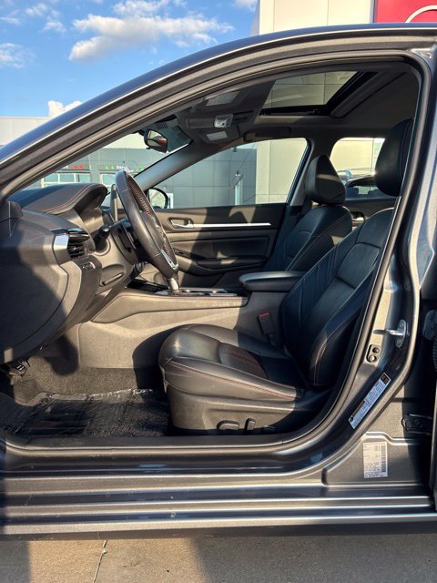 Used 2024 Nissan Altima 2.5 SR w/ SR Premium Package FWD image 5
