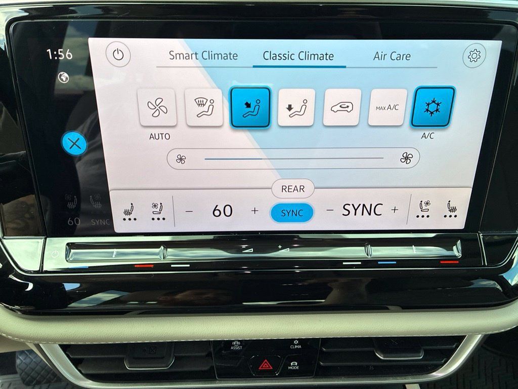 Used 2024 Volkswagen Atlas SE AWD/4WD image 21