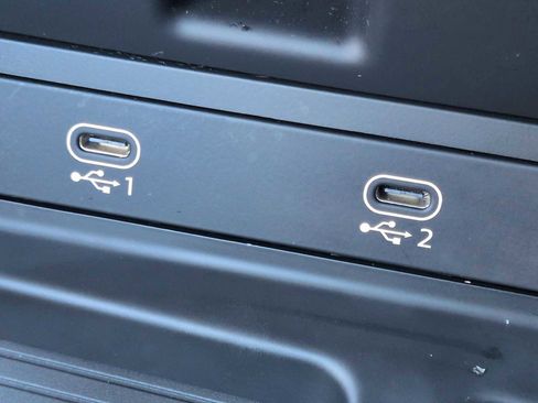 Used 2024 Audi Q8 e-tron Prestige image 33