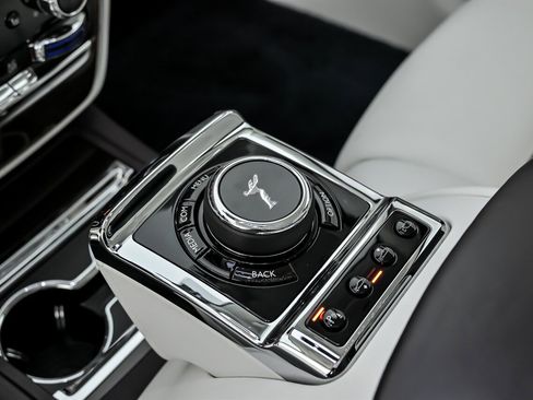 Used 2018 Rolls-Royce Phantom Sedan image 42