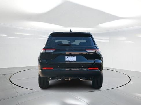 New 2025 Jeep Grand Cherokee Limited image 3