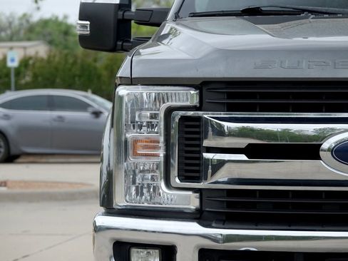 Used 2019 Ford F250 XLT w/ XLT Premium Package image 5