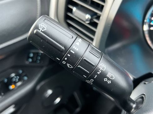 Used 2023 Ford Expedition Max XLT image 25