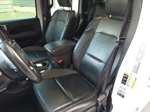 Used 2022 Jeep Gladiator Overland AWD/4WD image 11