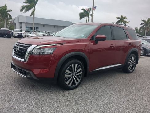 Used 2022 Nissan Pathfinder Platinum w/ Cargo Package image 2