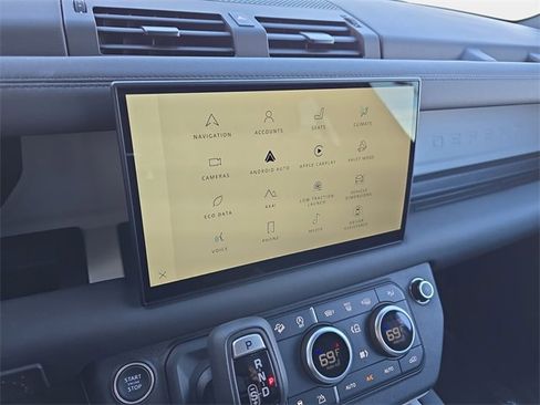 Used 2025 Land Rover Defender 110 S image 23