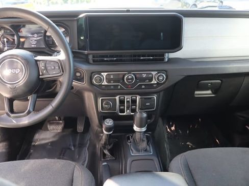 Used 2024 Jeep Wrangler Unlimited AWD/4WD image 32