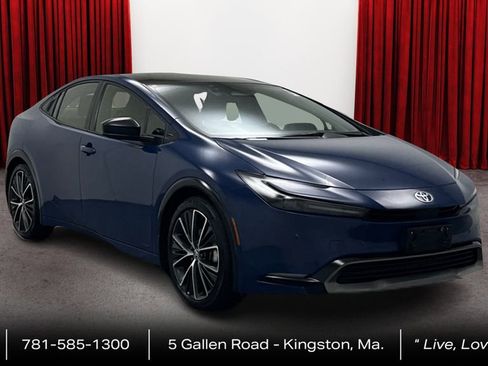 Used 2023 Toyota Prius XLE AWD/4WD image 3