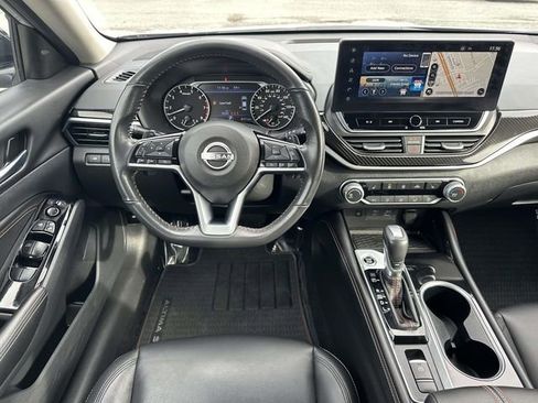 Used 2023 Nissan Altima 2.5 SR w/ SR Premium Package image 17