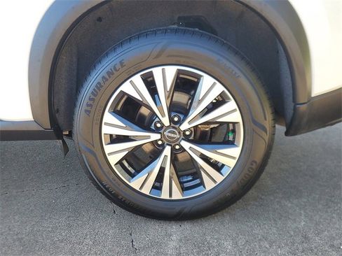 Used 2023 Nissan Rogue SV image 7