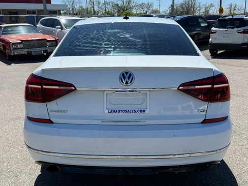 Used 2017 Volkswagen Passat 1.8T R-Line FWD image 2