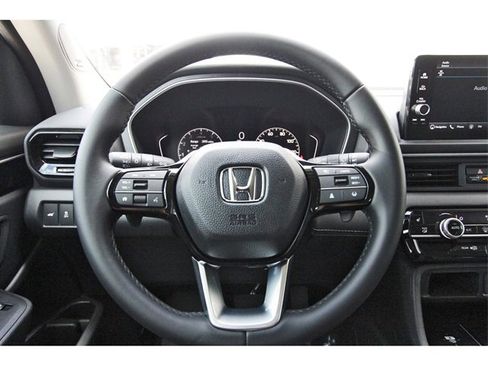 New 2025 Honda Pilot Touring image 16