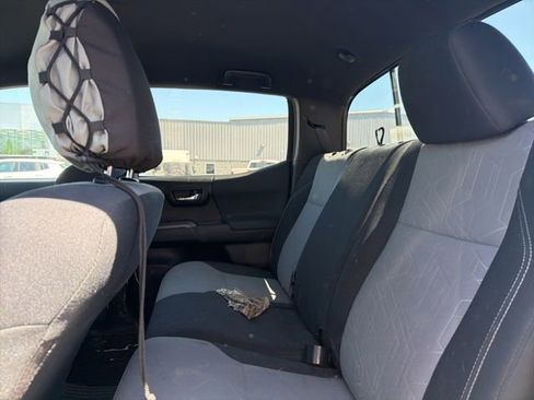 Used 2022 Toyota Tacoma TRD Sport AWD/4WD image 25