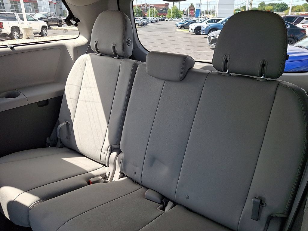Certified 2020 Toyota Sienna XLE w/ XLE Navigation Package FWD image 11