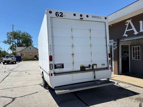 Used 2018 Chevrolet Express 4500 Extended w/ Driver Convenience Package RWD image 7