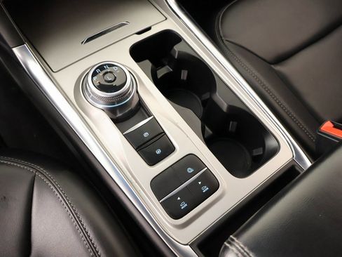 Used 2023 Ford Explorer XLT w/ Equipment Group 202A image 8