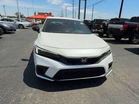 Used 2023 Honda Civic Sport image 3