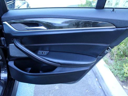 Used 2018 BMW M550i xDrive M550i xDrive image 19