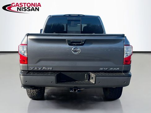 Used 2021 Nissan Titan SV w/ SV Convenience Package image 7