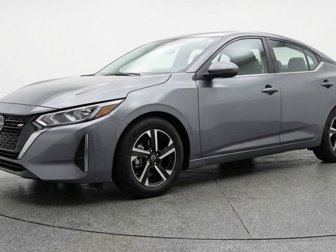 Used 2025 Nissan Sentra SV image 3