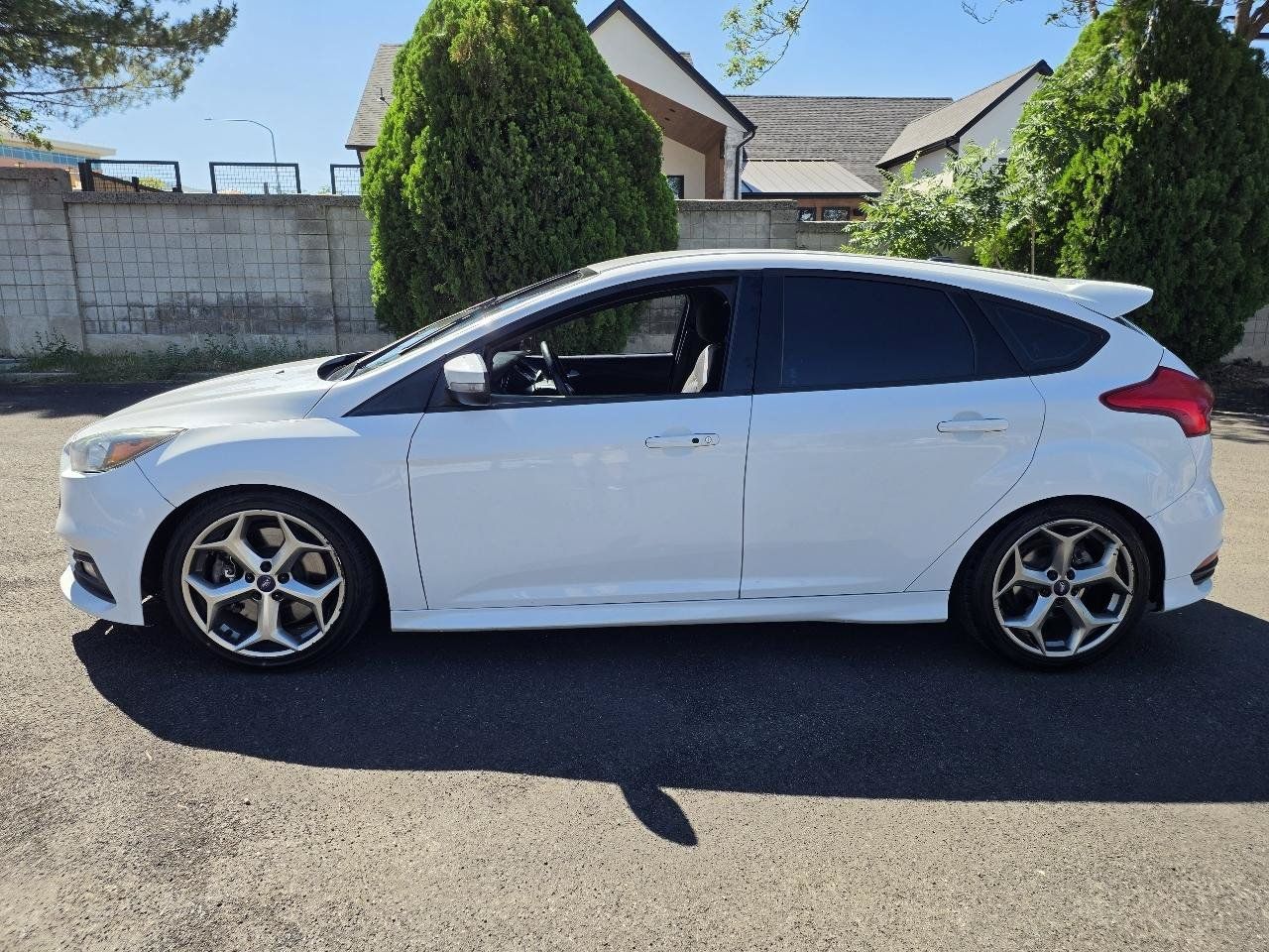 Used 2017 Ford Focus ST FWD image 2