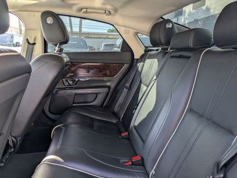 Used 2019 Jaguar XJ R-Sport RWD image 27