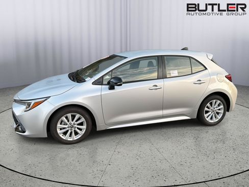 Certified 2026 Toyota Corolla SE FWD image 3
