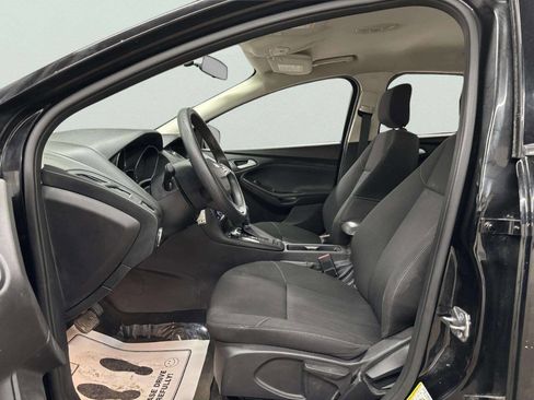 Used 2018 Ford Focus SE w/ SE Appearance Package image 12