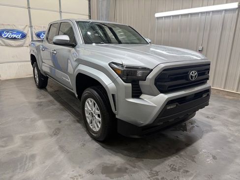 Used 2025 Toyota Tacoma SR5 AWD/4WD image 1