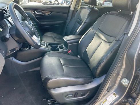 Used 2018 Nissan Rogue SL w/ Premium Package AWD/4WD image 6