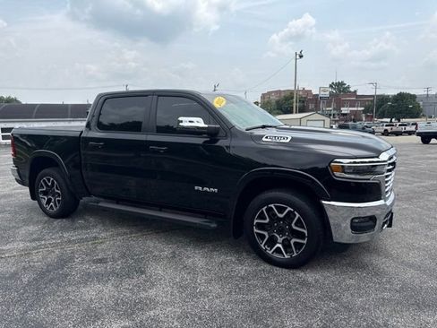 Used 2025 RAM 1500 Laramie AWD/4WD image 8