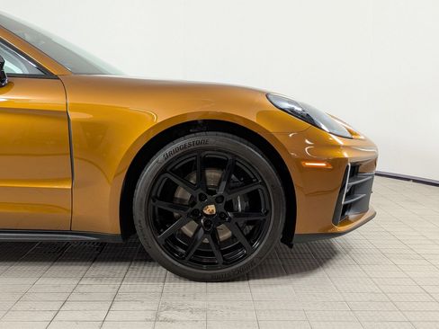 Used 2024 Porsche Panamera image 10