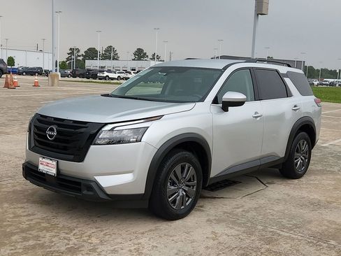 Used 2025 Nissan Pathfinder SV FWD image 3