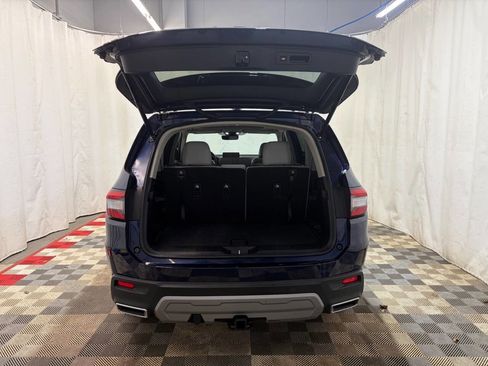 Used 2024 Honda Pilot Touring image 11