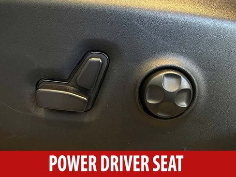 Used 2023 Chrysler Pacifica Touring-L FWD image 8
