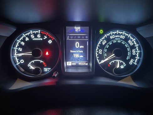 Used 2019 Toyota Tacoma TRD Sport w/ Technology Package image 19