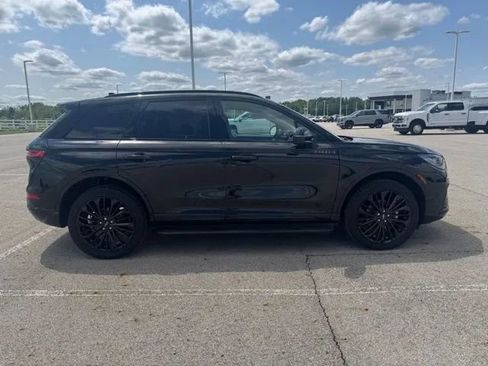 Used 2025 Lincoln Corsair AWD w/ Jet Appearance Package image 8
