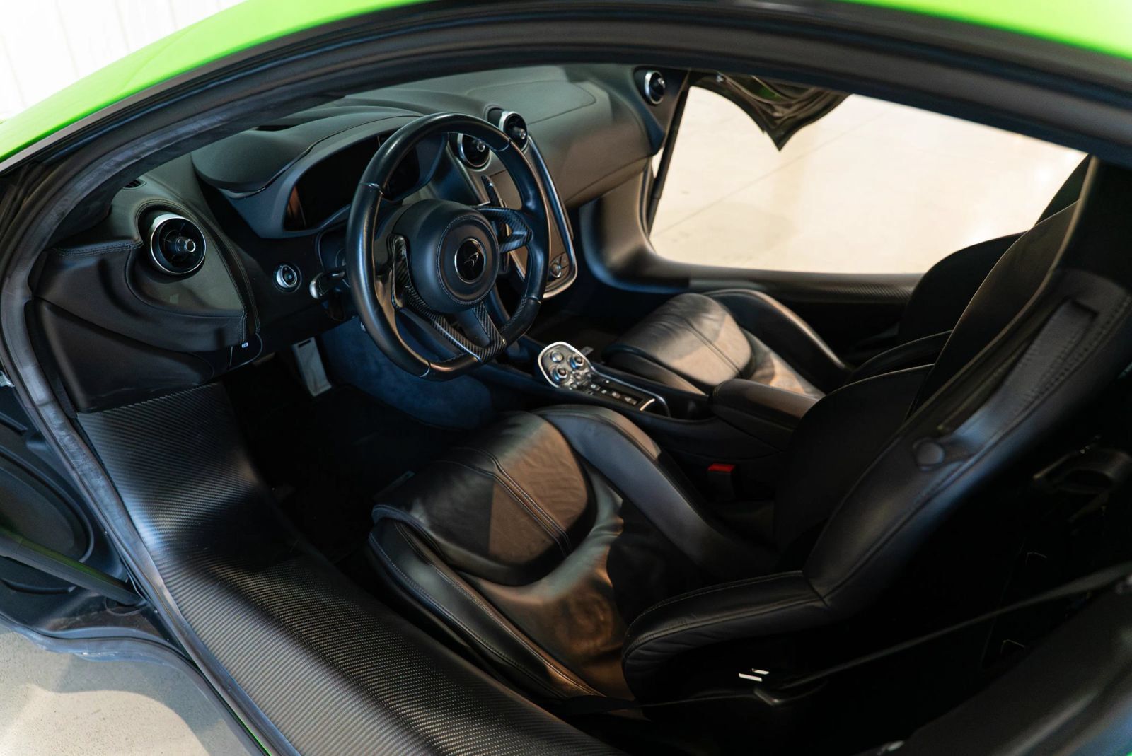 Used 2016 McLaren 570S Coupe RWD image 40