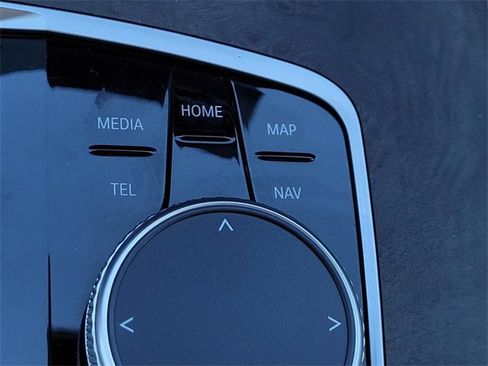 Used 2024 BMW X7 xDrive40i w/ Premium Package image 25